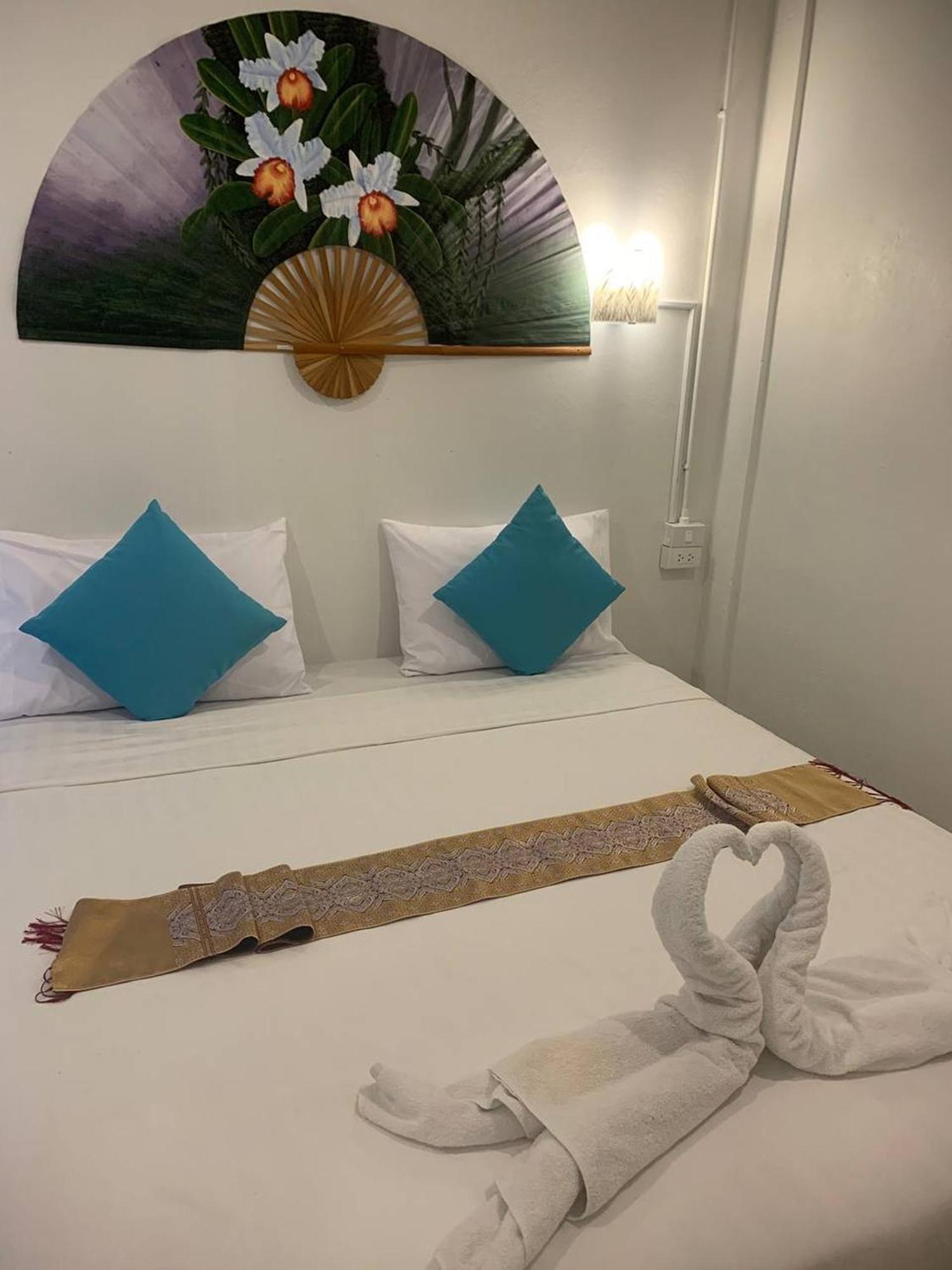 Remember @ Phuket Town Hotell Exteriör bild