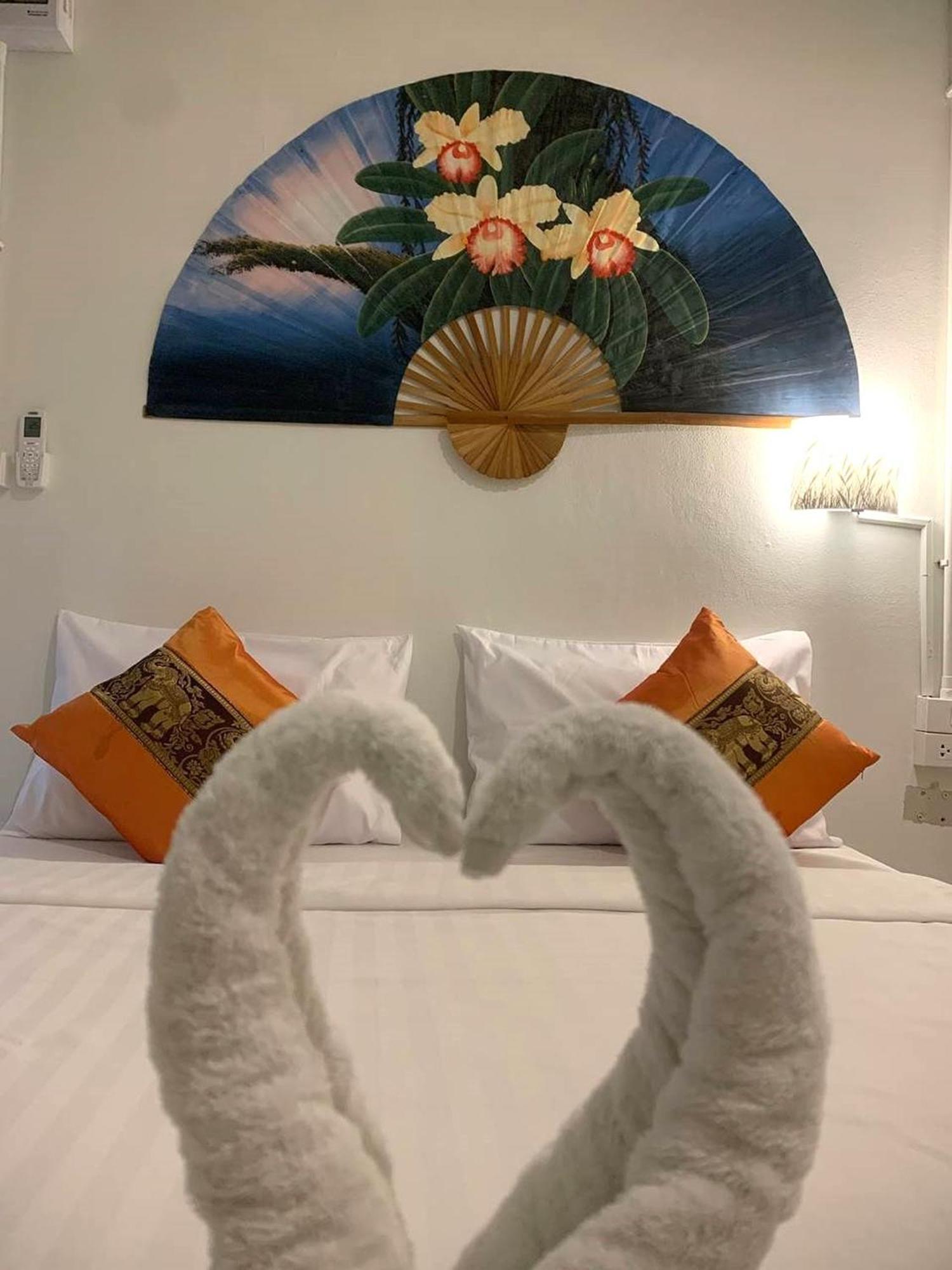 Remember @ Phuket Town Hotell Exteriör bild