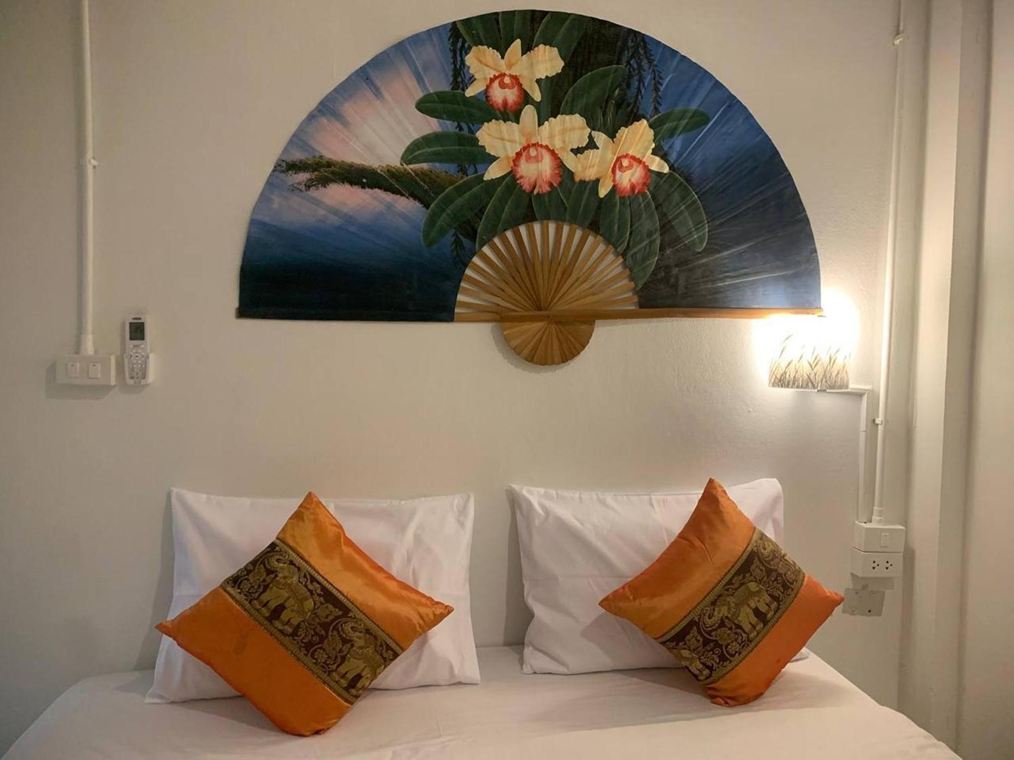 Remember @ Phuket Town Hotell Exteriör bild