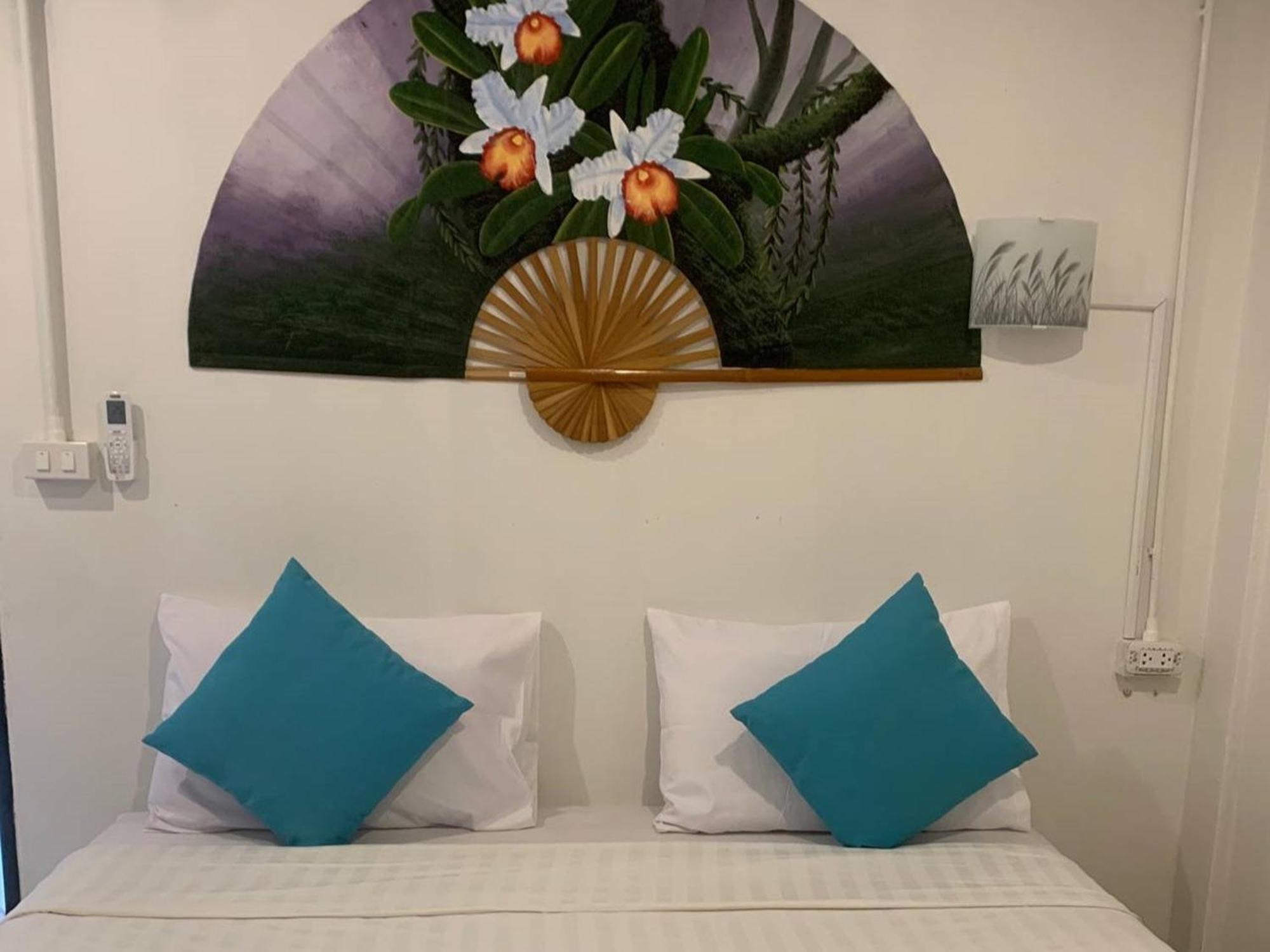 Remember @ Phuket Town Hotell Exteriör bild